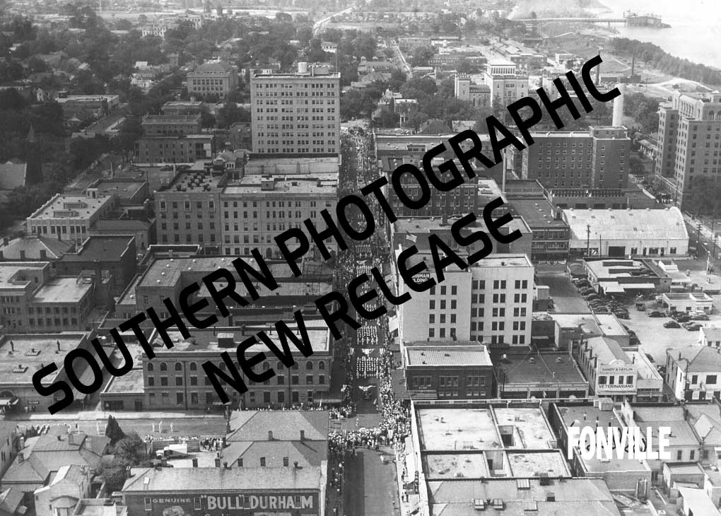 3rd_street_parade_1930s